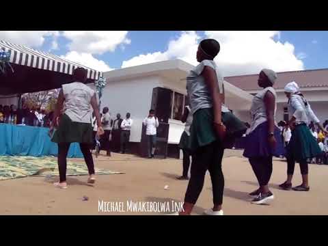 NANI MKALI KATI YA WAVULANA NA WASICHANA USISAHAU KUSUBSCRIBE NA KUSHARE