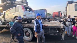 KINSHASA : ÉVACUATION DES CAMIONS, BUS ABANDONNÉ TOUT AU LONG DU BOULEVARD LUMUMBA PAR LÉON MULUMBA