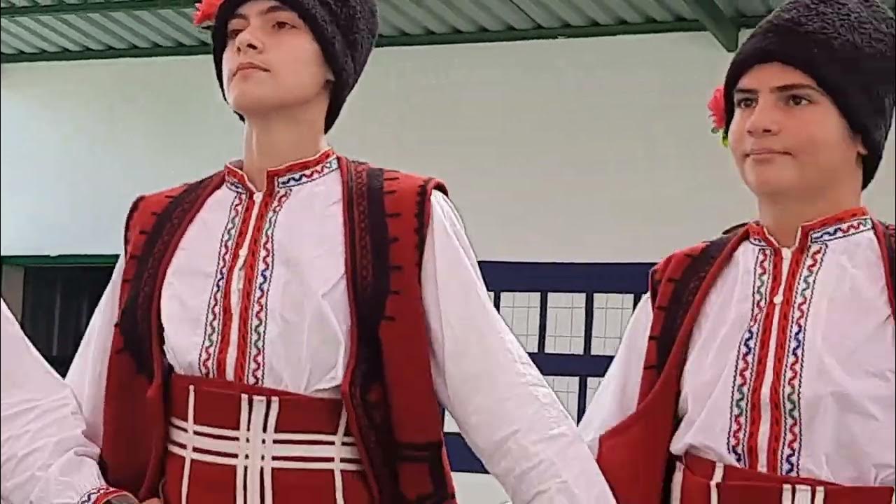 Болгарский танец нардуган. Национальный болгарский танец. Гагауз народные танцы. Национальный танец болгарии. Танец у болгар 4.
