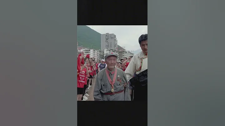 陪同96歲的老英雄，重返瀘定橋，我淚目了。#I accompanied the 96  year  old hero and returned to Luding Bridge, and I burs - 天天要聞