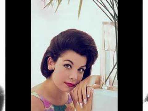 Video: Annette Funicello Neto vrednost: Wiki, poročena, družina, poroka, plača, bratje in sestre