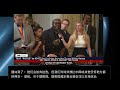 记者问：“中国为什么要买下靠近美军基地的农地？”川普答：“我现在不想谈这个，我跟习主席关系很好。他们已经付了很多关税了。”