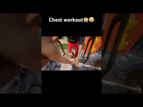 Heavy Weight le liya chest pe😂#viral #comedy #funny #vlog #trending #minivlog #memes #ytshorts