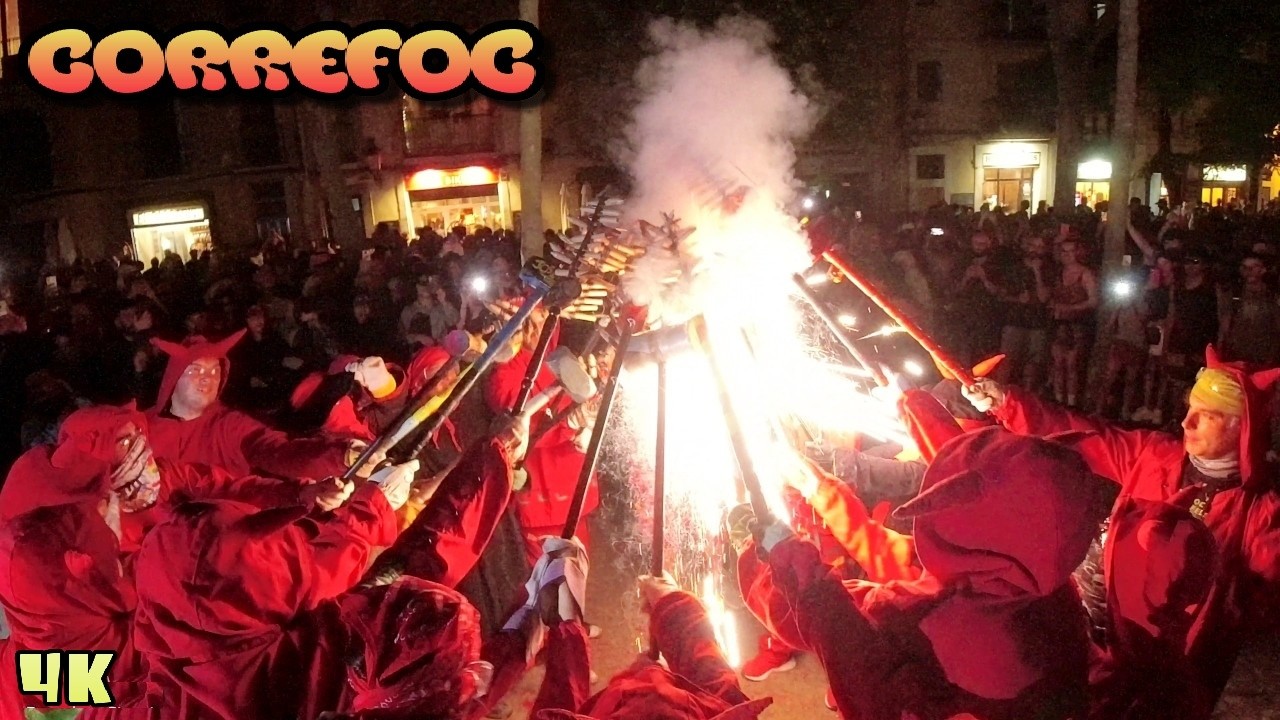Barcelona Fiesta Mayor de Sants 2025 - CORREFOC y TABALADA - Barcelona, España 4K