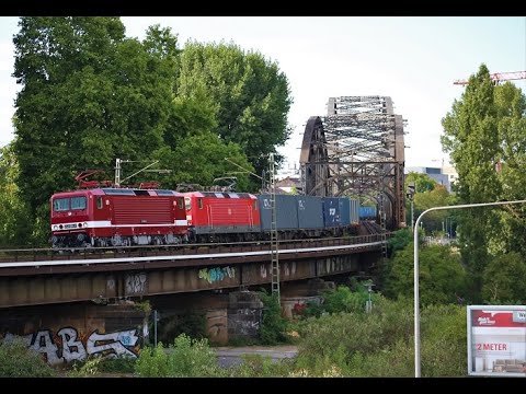 DeltaRail 243 864-6 und 143 963-7 mit Containerzug in Frankfurt Oberrad