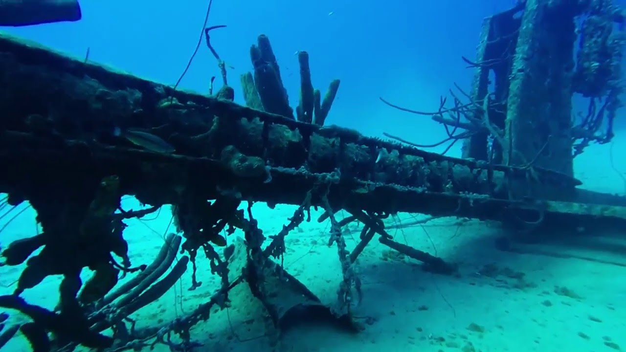 ⁣Diving the Hilma Hooker Wreck - Bonaire 2016