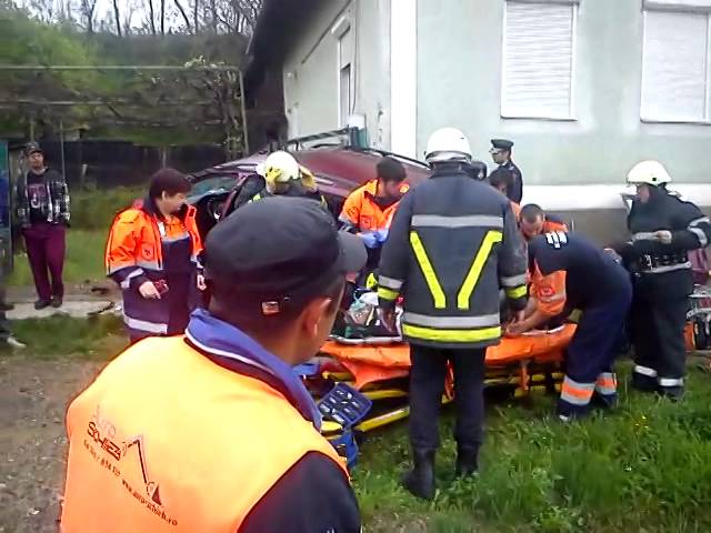 ULTIMA ORĂ Accident pe Drumul Naţional 14, lângă Şaroş | Persoană încarcerată 1 video