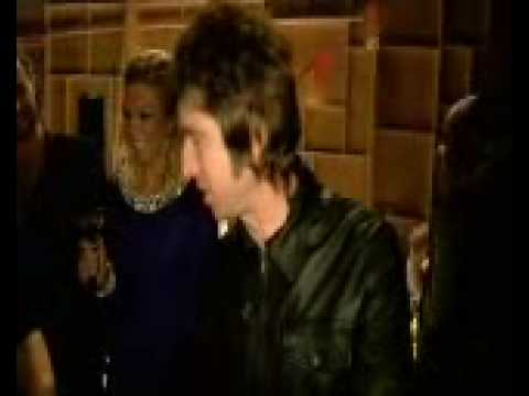 Noel & Liam Gallagher (Brit Awards Feb 2007 Backstage)