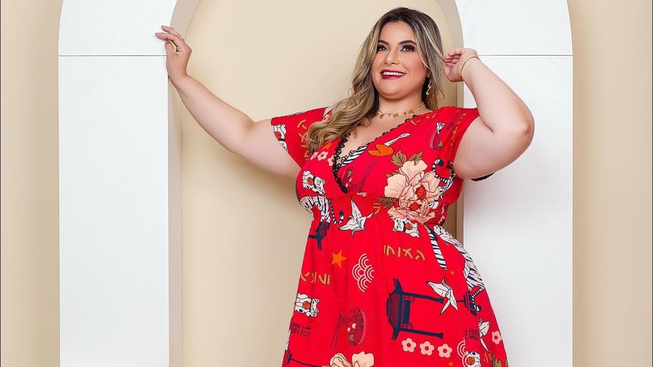 Tati Rozzi Biography | Brazilian Plus Size Model | Bio, Height, Weight ...