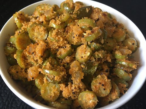 Katta dumba va tukli mushuklar bilan etuk ayollar shaxsiy fotosuratlar