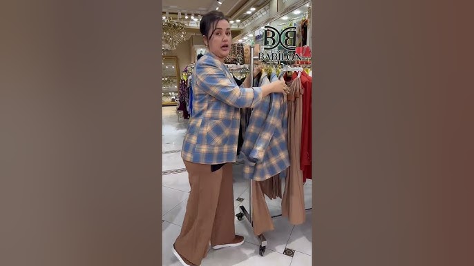 Yubkalari ostidagi jingalak ayollarning videolari