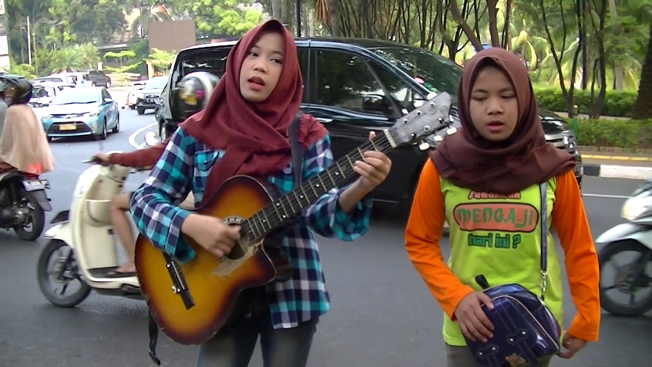 Asli enak !!!Percuma lagu daerah Ambon di Bawain duo ...