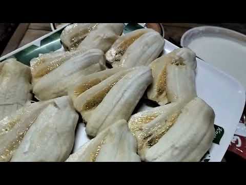Cooking Maruya / Banana Fritters