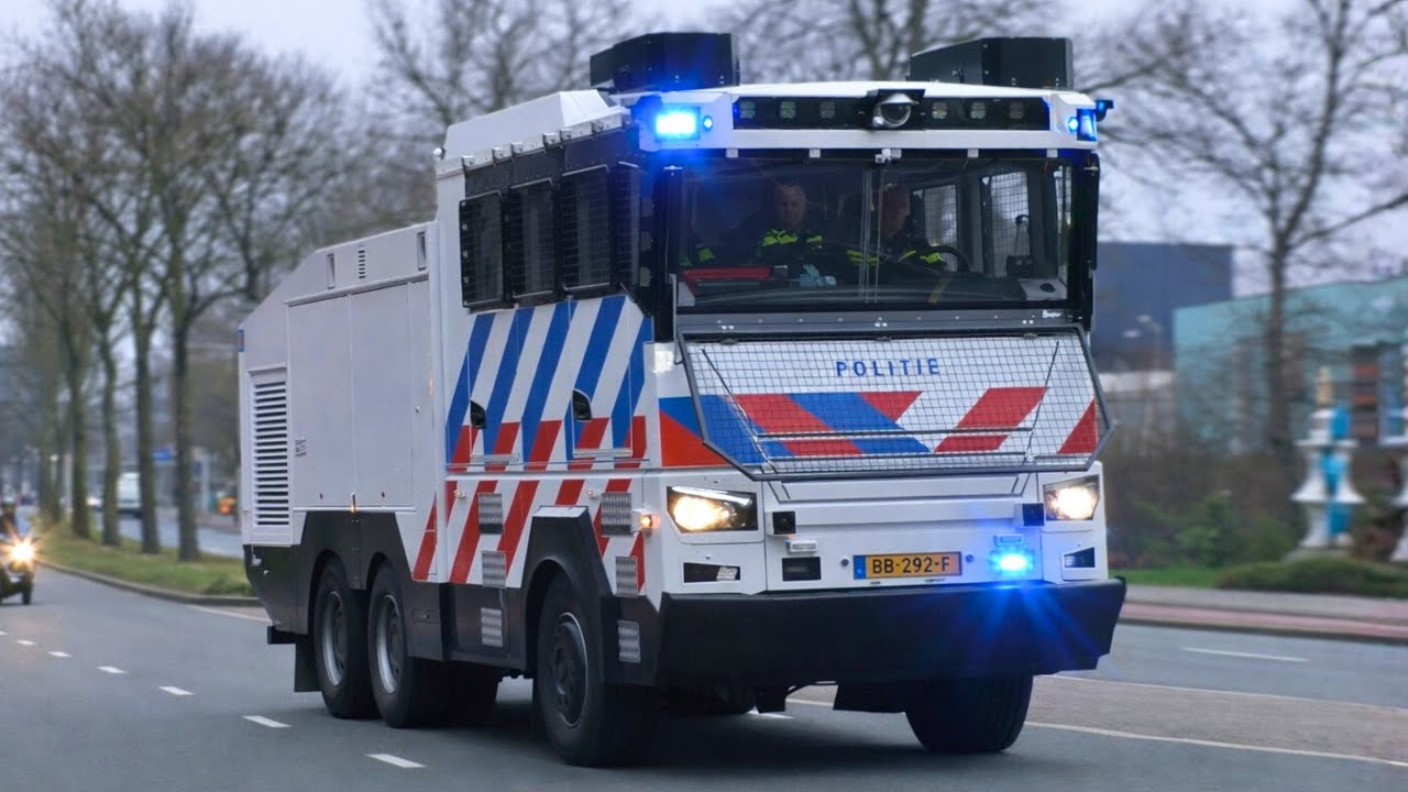 [Waterwerper Politie] Hulpdiensten met spoed onderweg in Den Haag! - Politie, Brandweer & Ambulances