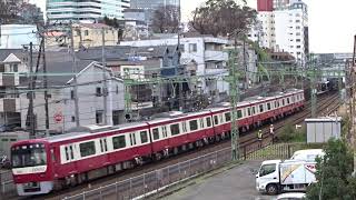 京急1000型浦賀行き神奈川駅到着