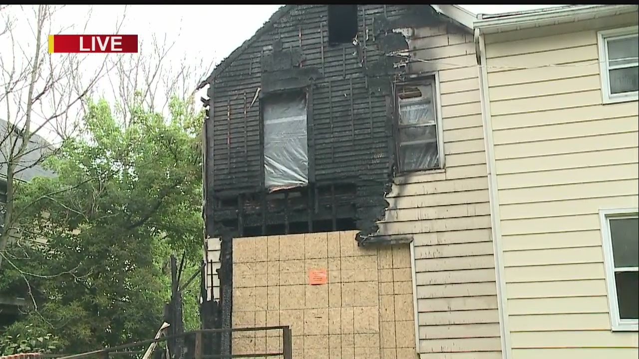 Fire damages house on southwest side of Warren - YouTube