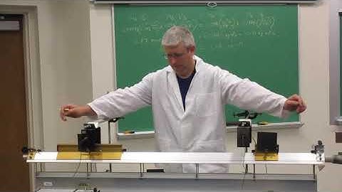 1N30.30 Elastic Collision on Air Track with Different Masses, Both Moving