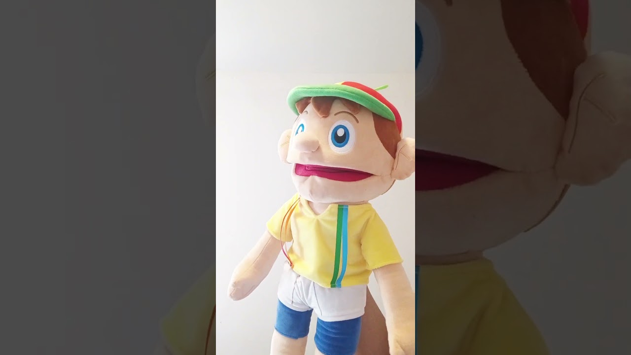 When A Spider Gets Inside Your Minecraft House 🏡😂 #heresjohnny #johnny #minecraft #puppet