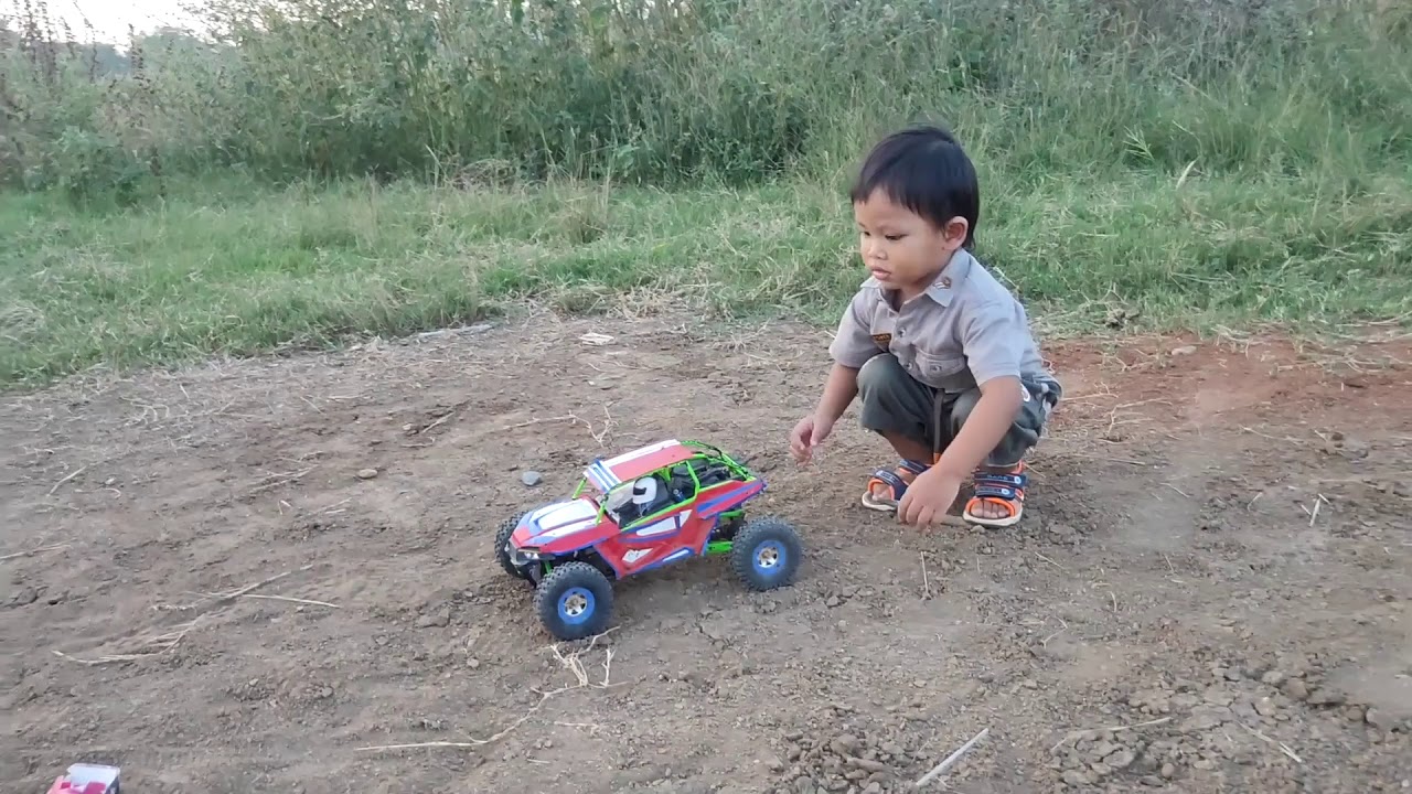  BAYI  LUCU ALVARO VS MOBIL  REMOT  YouTube