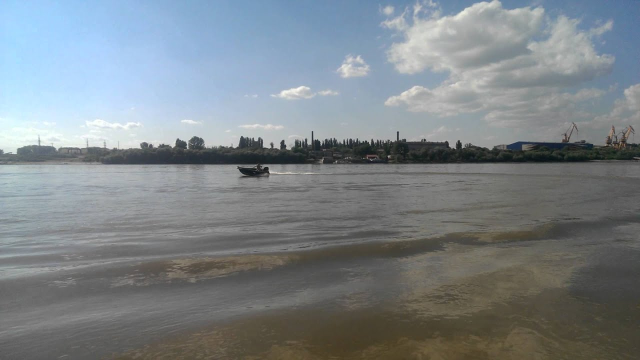 Tango Skiff X(X)L on water with Mercury efi 25