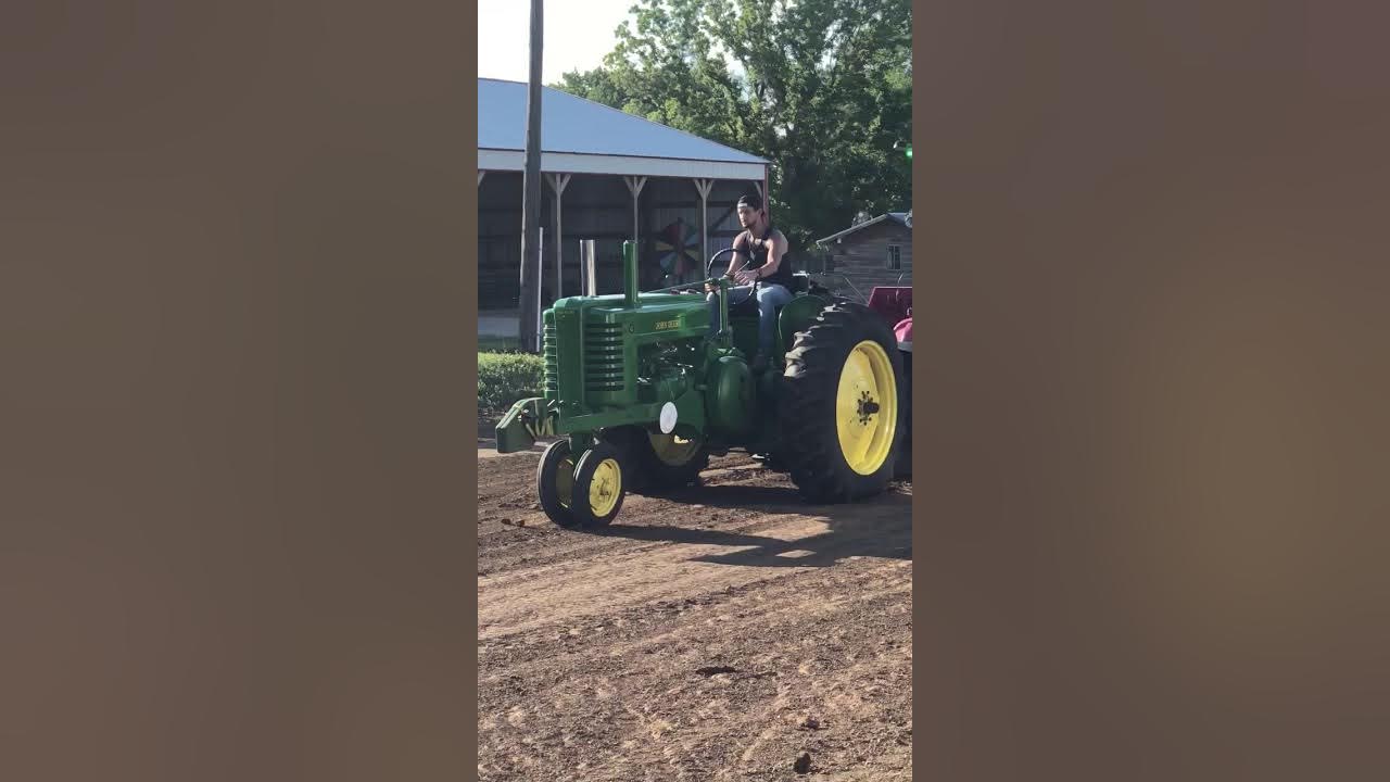 1952 John Deere G Pulling 4 YouTube