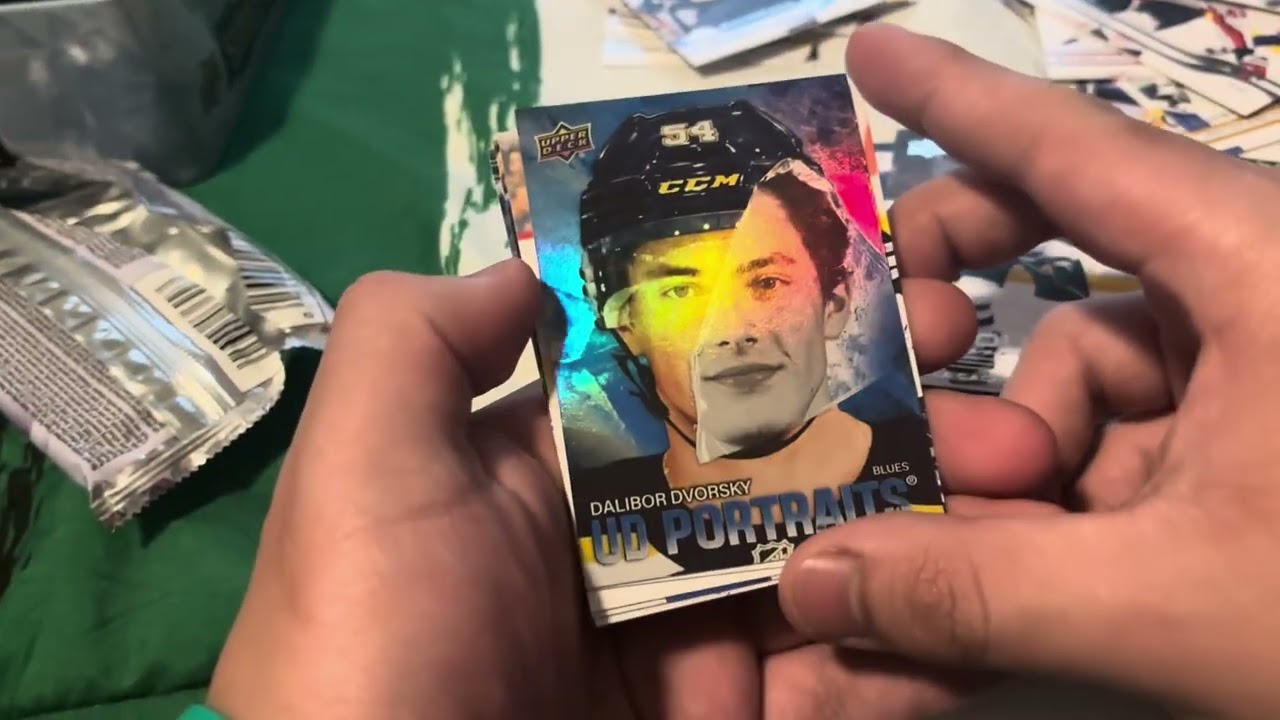 I opened my first hockey tin (My hockey card collection: Episode 4)