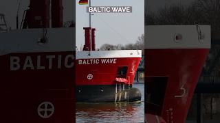 Das Tankschiff BALTIC WAVE auf dem Köhlbrand in der Nähe der Köhlbrandbrücke im Hamburger Hafen