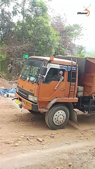 Wow, this is the moment a Fuso truck spills its exhaust pipe #feedshorts #shorts #truck