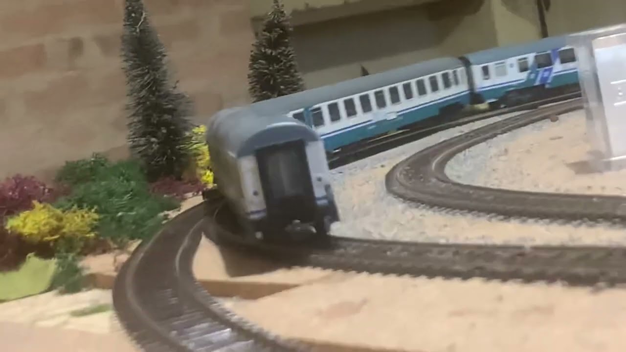 Nuova Locomotiva ACME E402BXMPR con Carrozze Intercity XMPR