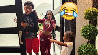 Download Lagu DJ wordt betrapt terwijl hij stiekem probeert weg te glippen om zijn crush te ontmoeten. MP3