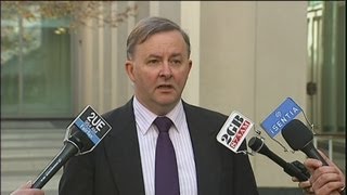 Journalists grill Albanese on backdated election funding deal