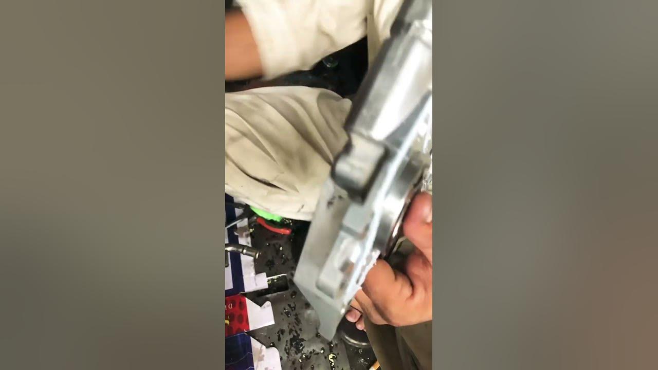 How to install oil pump Toyota 2C engine - YouTube