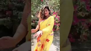 Yellow Saree Aunty sexy clavage glomour dance #sareemodel #hot #glomour #yellowsaree #tamilnadu