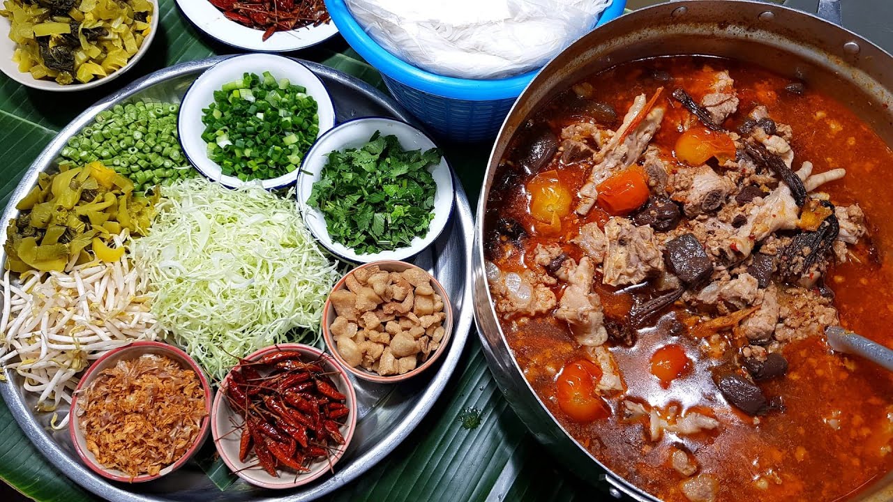 กับข้าวกับปลาโอ 863 ขนมจีนน้ำเงี้ยวลำพูน พิเศษตีนไก่ Kha nom jean nam ngeaw Lamphun