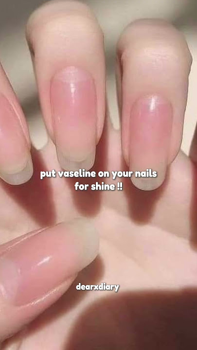 Vaseline glow up hacks. #vaseline #vaselineliptherapy #glowuptips #glowup #beautyhacks #aesthetic
