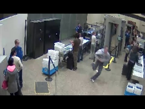 Wideo: TSA Checkpoint-Przyjazne etui na laptopa i plecaki