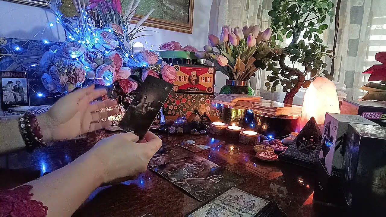 COSA REALMENTE PENSA DI TE ADESSO? ANALITICA TAROT 220 | TAROCCHI