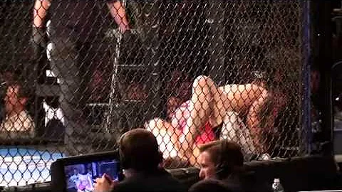 www.FIGHTFAN.net -Laney vs. Edwards.wmv