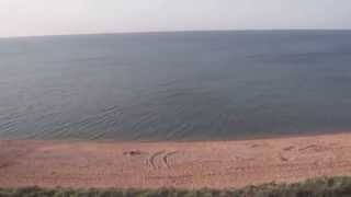 отдых на Азовском море. пляж под маячный Голубицкая май 2014(Видео снято 17 мая 2014 года в вечернее время, на видео берег Азовского моря, а точнее пляж, которые местный..., 2014-05-17T20:39:28.000Z)