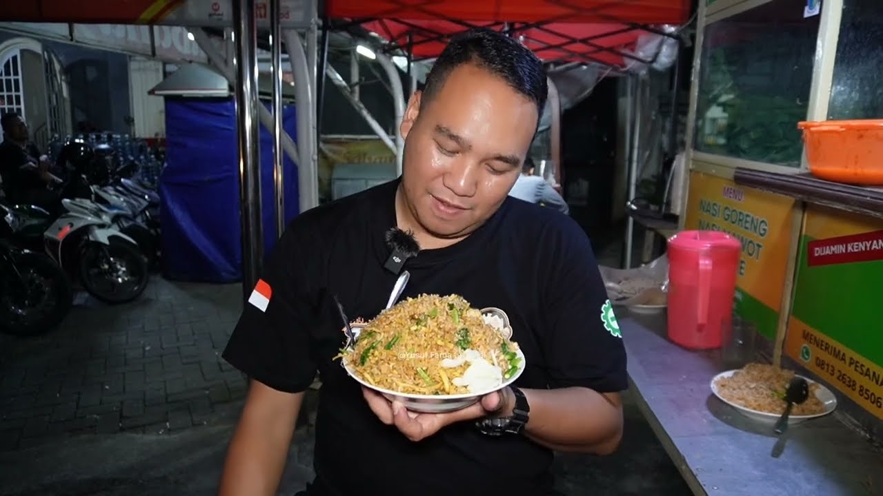 PORSINYA BRUTAL UGAL-UGALAN BISA BUAT MAKAN SEKELUARGA CUMA 12 RIBU! Nasi Goreng Gunung Pak Gani