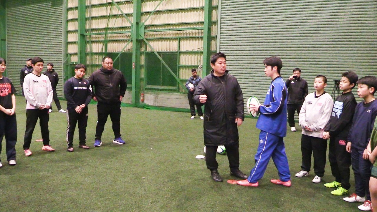 名門早稲田大学ラグビー部の大田尾監督　弘前サクラオーバルズの小中学生を指導