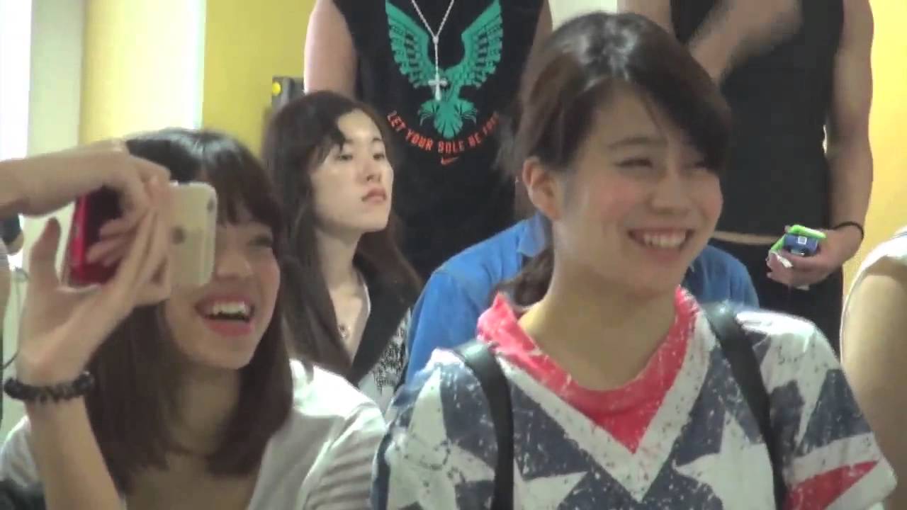 脳漿炸裂ガール Gonzoの神出鬼没タンバリン芸 夢アドのライブにも乱入 映画ナタリー