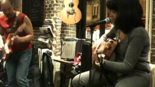 Miniatura de vídeo de "Hommage d'Amy Winehouse version Persen Par Niaz Nawab(Guitar)"