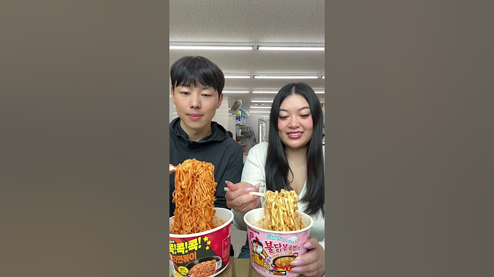 Lunch at a Korean convenience store with @Cookim97 🍜