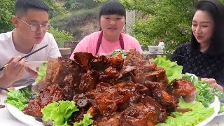 280 yuan 8 catties of cow's tail, Xia Jie made ”braised cow's tail” to entertain friends. The big m