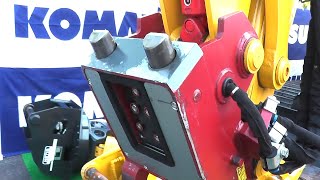 油圧オートカプラはこんな感じ…コマツバックホー…建設測量展2022