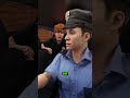 als sie die masken auszahen