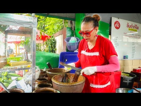 The Som Tam QUEEN (Sooo SPICYYY!!) + Eating RAW MEAT + Soi 20 Market | Silom, Bangkok