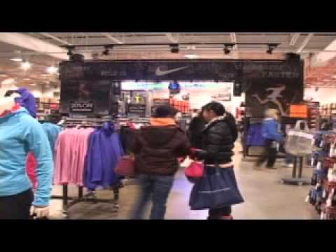 DJ Fusion @ Nike Outlet Mall Black Friday 2010 - YouTube