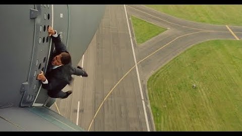 MISSION IMPOSSIBLE 5 (2015) - NHIỆM VỤ BẤT KHẢ THI 5 - Quốc gia bí ẩn : Ethan bám trên máy bay